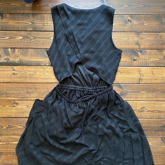 Open Back Dress Black with Pockets - Picture 3 of 5